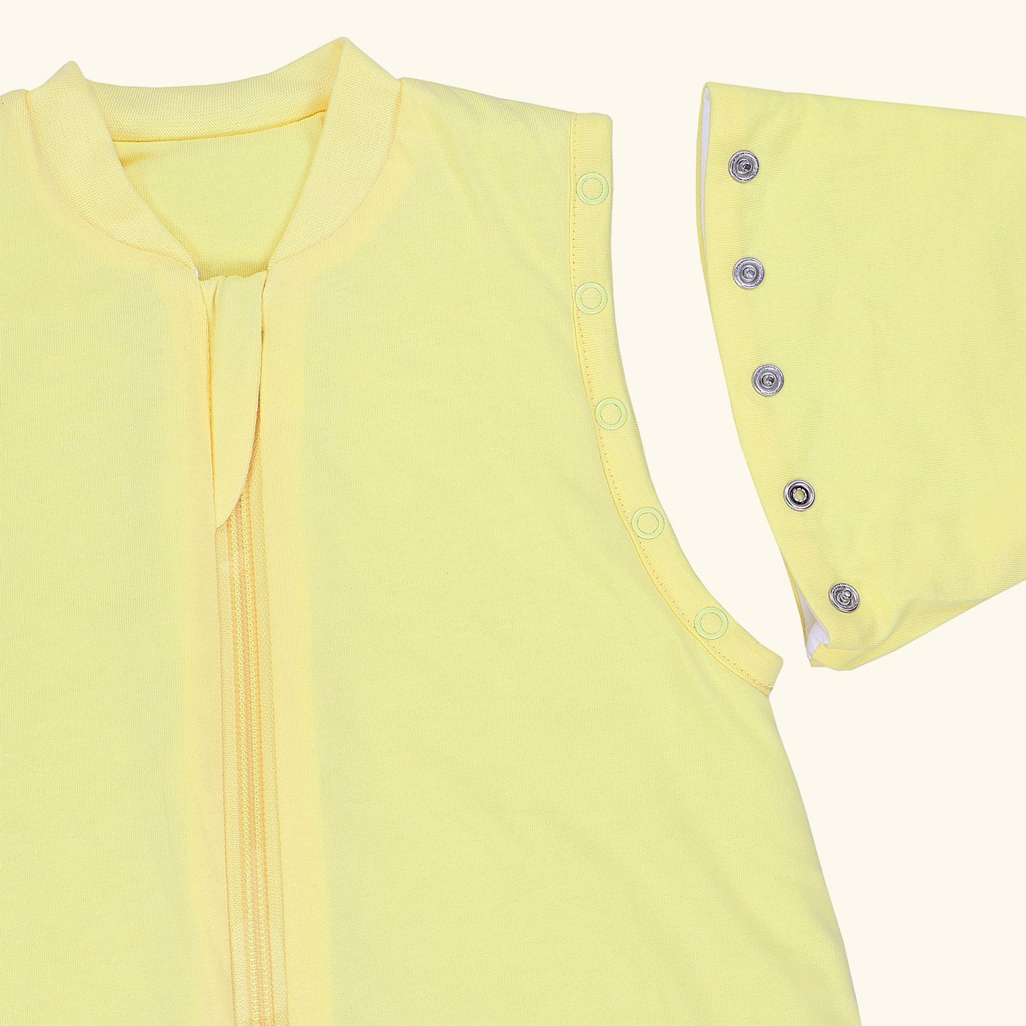 Saco de dormir con pies y suelas antideslizantes 3.5 TOG_Amarillo Claro_zona del brazo_1209