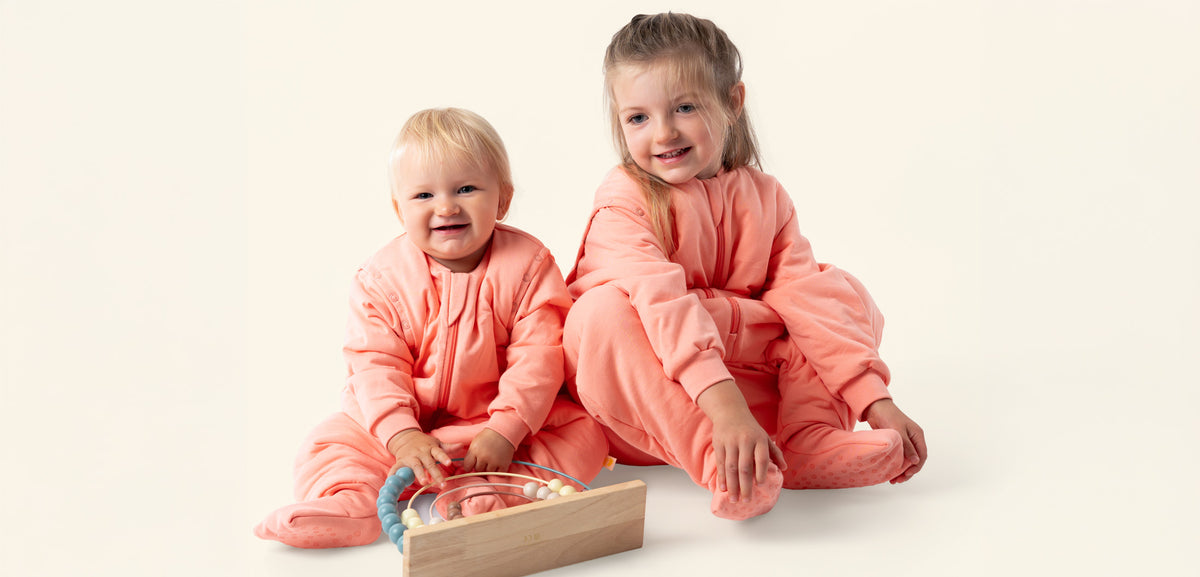 Banner_saco_de_dormir_con_pies_color_melocoton_Desktop